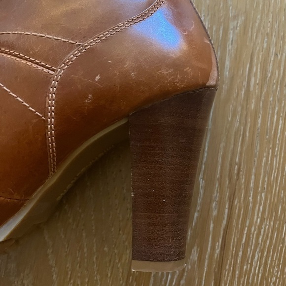 Gently worn Michael Kors lace up heeled boots size 9M upper leather - Picture 9 of 16